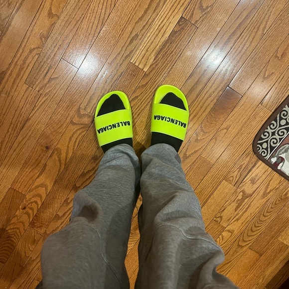 balenciaga pool slide shoes - Picture 3 of 4